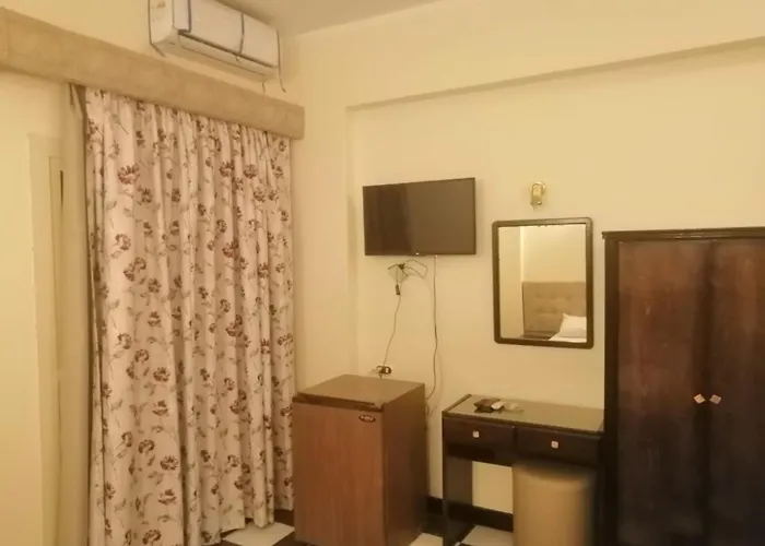 Royal Отель *